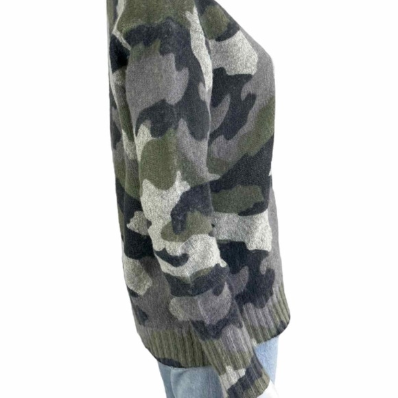 360 CASHMERE Green and Gray Camo Print Knit Sweater - Size XS. - Picture 5 of 15